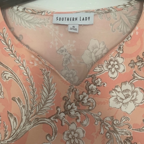 Women’s Southern Lady Pullover Top Size Small - Picture 2 of 4